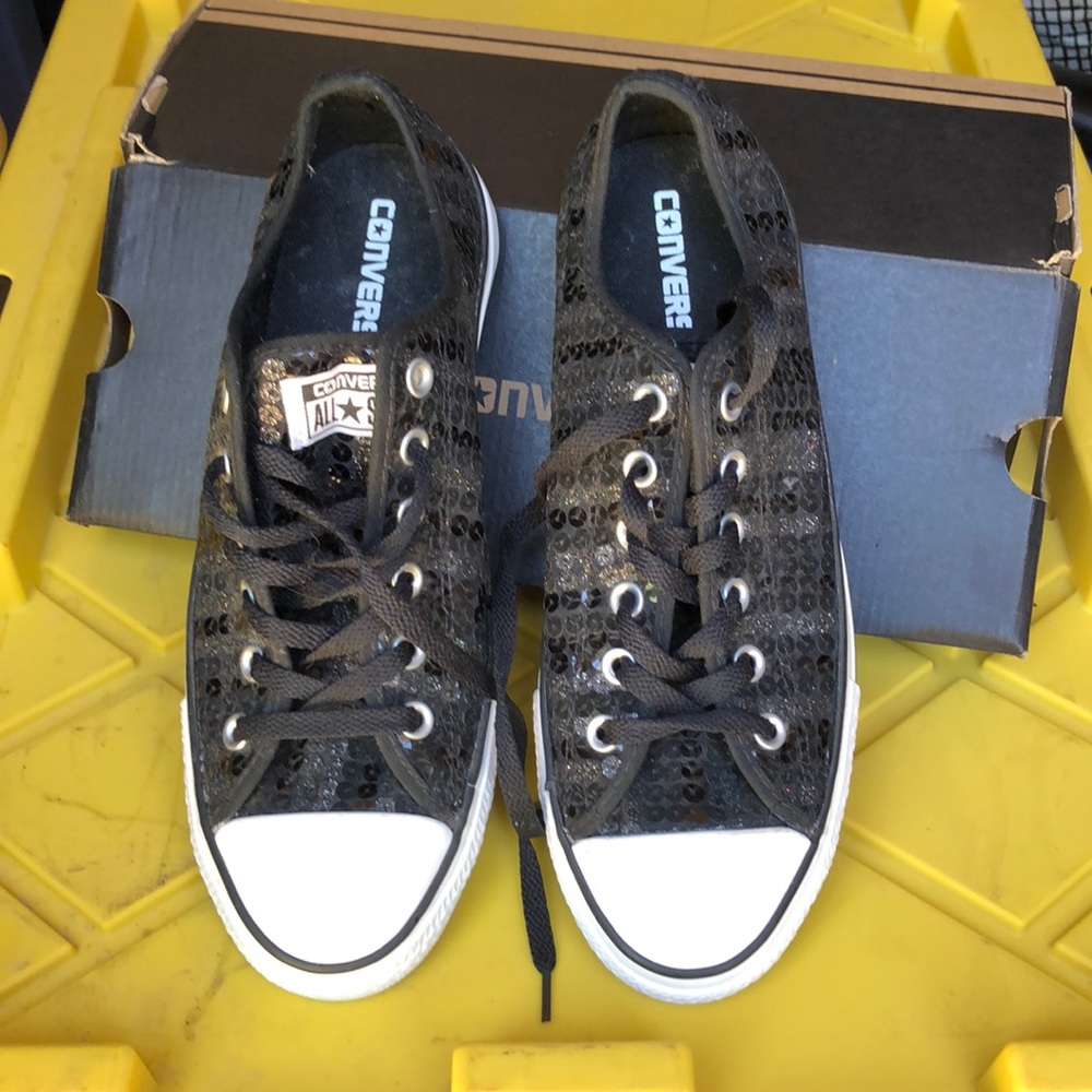 Black sequence women’s 10 converse